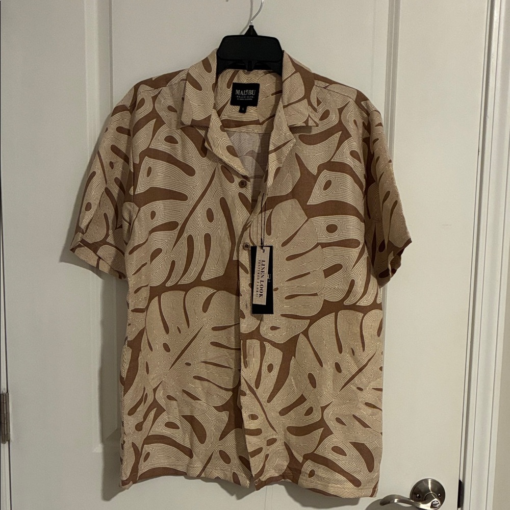 Malibu Beige and Brown Leaf Pattern Men's Shirt size Small nwt